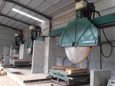 marble cutting saw in factory photo